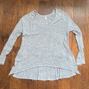 Free People -Oversized Waffle Knit. Size Small. Grey. Raw Hem
